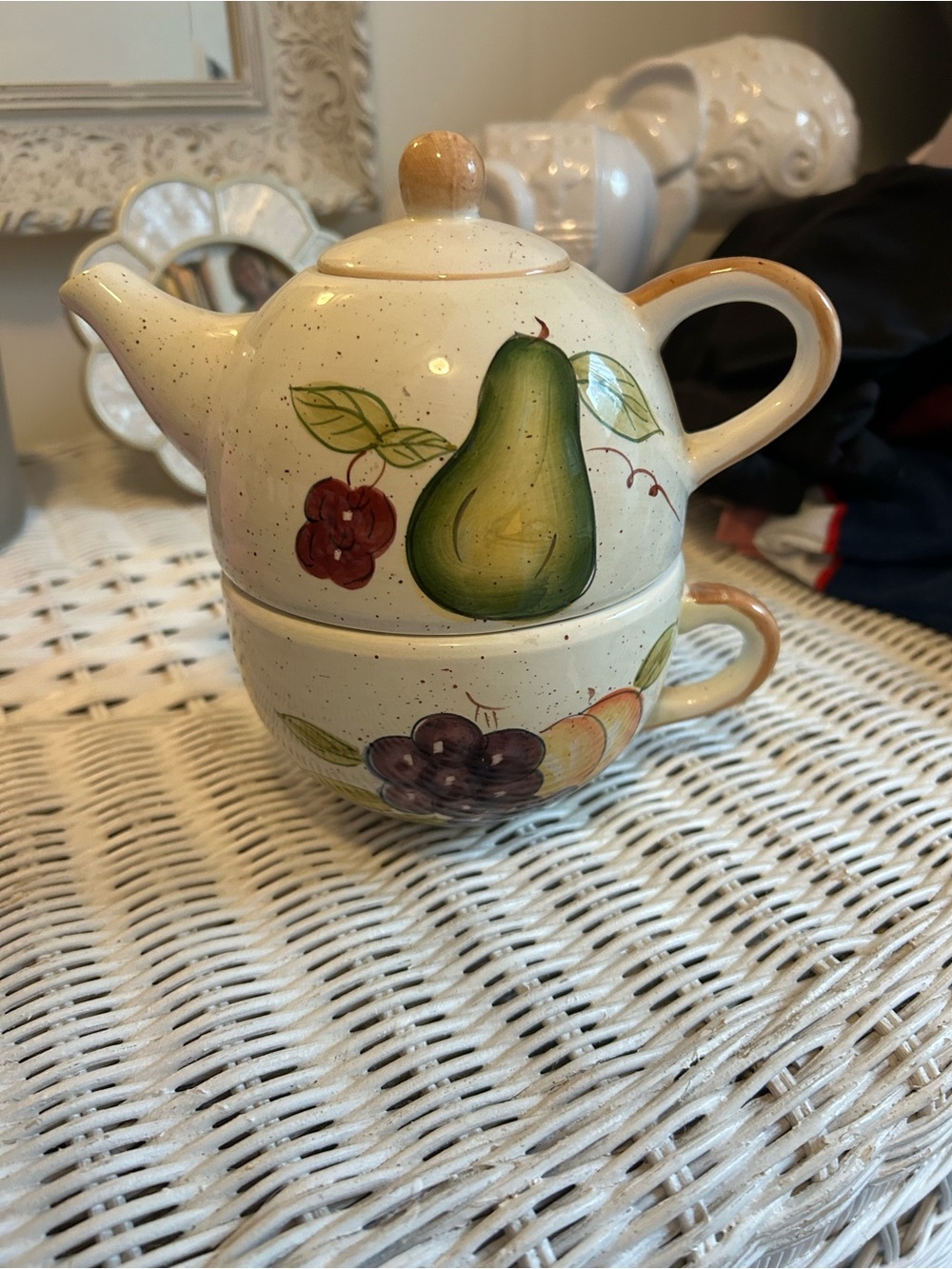 EUC Hand-Painted Ceramic Teapot & Cup Set - Cream with Green Pear Motif, Lid